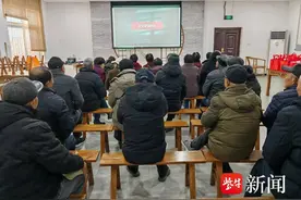 常熟市碧溪街道三湾村：警钟长鸣电瓶车，安全相伴老人行图片