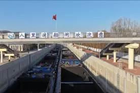 恢复通航！京杭运河柳长河段航道首支2000吨级货船驶入东平湖图片