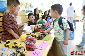 善南街道清华园社区开展“开心过六一 交换新乐趣”夏日集市活动图片
