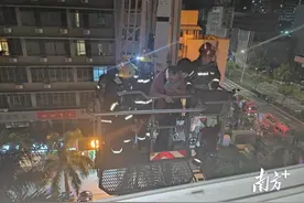 珠海一小区弱电井深夜着火，消防紧急疏散83人图片