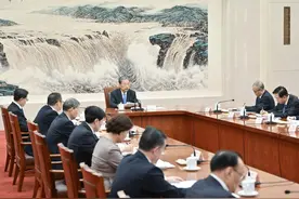 十四届全国人大三次会议主席团常务主席第一次会议举行 赵乐际主持图片