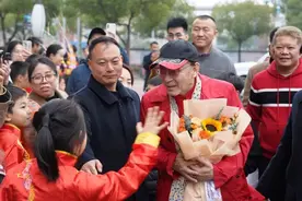 “俺老孙来也！”六小龄童现身闵行图片