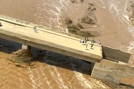 苏丹东部一大坝垮塌致60人死亡图片