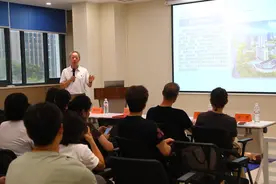 拧毛巾、捏网球……简单的动作预防网球运动损伤图片