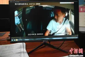 车辆未拉手刹险溜车 路过出租车司机救了一车人图片