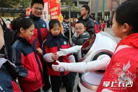 开学第一天｜AI+思维！这场开学礼科技感满满图片
