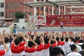 潮评丨“励志演讲家”纷纷进高中，公众究竟在担忧啥？图片