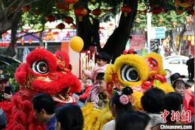 福州三坊七巷举行迎新年文艺快闪活动图片