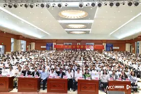 汤涛院士走进广州市一中 开讲高科技时代的数学与艺术图片