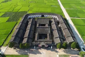 “客家第一祠”大面积坍塌，有文物被埋图片