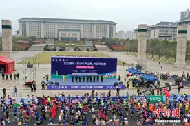 2024“庐山杯”九江马拉松鸣枪开跑 1.5万余名选手同场竞逐图片