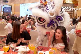 总台记者看世界｜ 热血！坚持！马来西亚天桥下有群“舞狮”少年~图片