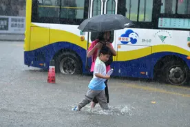 广州明天还有局部大雨，“晴热模式”准备接力“倒水模式”图片