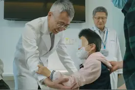 罕见病让女孩越长越“小”，他们尝试将基因药物送到大脑图片