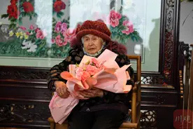 C视觉丨四川南充：爱吃汤圆、甜食的这位百岁老人生活有点“甜”图片