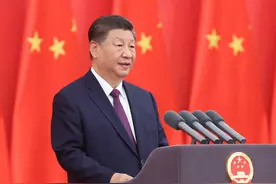 中华人民共和国国家勋章和国家荣誉称号颁授仪式在京隆重举行 习近平向国家勋章和国家荣誉称号获得者颁授勋章奖章并发表重要讲话图片