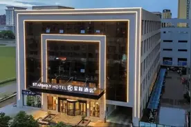 3名女生凌晨遭陌生男子闯进酒店房间，当地商务局通报：关停整顿！店方回应图片