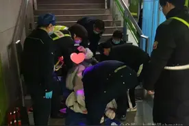 事发上海地铁！孕妇突发状况，现场搭起屏风，紧急送医后……图片