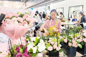 七夕将至 玫瑰花价格销量双涨图片