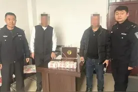 大庆一市民在小区捡到一个袋子，里面竟有30万现金！图片