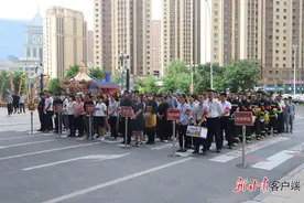 兰州安宁消防开展“安全生产月”防暴恐暨消防应急疏散演练图片