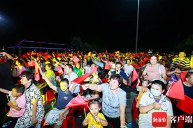 万宁市庆“五一”华侨文艺晚会在兴隆举行图片
