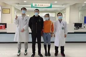 健身小伙腹肌下暗藏肿瘤，协和团队妙手“拆弹”释重负图片