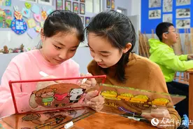 内蒙古鄂尔多斯：学习传统技艺 传承优秀文化图片