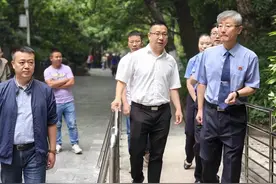 点赞！“黔灵山三岭湾广场无障碍轮椅坡道整改”被列为全国典型图片