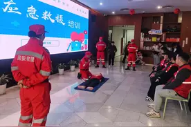 发扬雷锋精神·社区应急救援培训图片