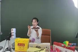 黄河女儿行｜“90后”女大学生返乡直播带货 助村民增收图片