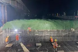 济菏改扩建工程郓巨河特大桥右幅悬浇段首个承台大体积混凝土浇筑完成图片