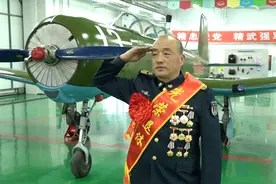 “兵王”退休！要经历多少传奇，才配得上这满身勋章图片