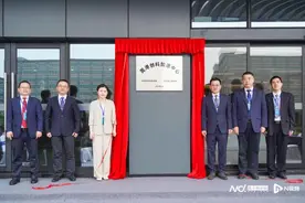“香港研发+东莞转化+石排落地”！莞港创科加速中心成立图片