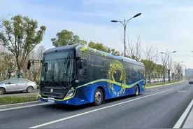 上海：在中心城区试点运营自动驾驶公交图片