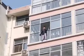 男童被困5楼窗外，空调安装师傅化身“飞人”从天而降！新黄河对话救人者：“没什么英雄不英雄的”图片