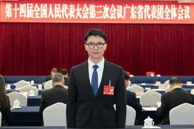 全国人大代表、拓斯达董事长吴丰礼：推动AI+机器人深度融合，打通技术落地“最后一公里”丨2025全国两会图片