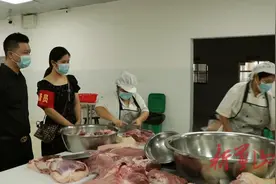 蓝山：家长化身食品“监督员”，为学生饮食安全把关图片