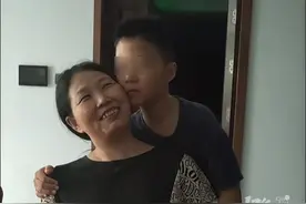 妈妈留下1盘饺子，12岁男孩留了8个月一口没吃图片