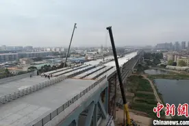 莞番高速公路工程全线贯通 冲刺年底通车图片