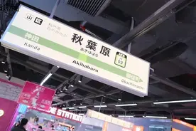 上海这些人，一大早寒风中排队：“太好了！”近日刚亮相，全上海最大，首店近8成→图片