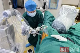 76岁爹爹股骨颈骨折，骨科机器人手术助其快速康复图片