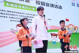 游泳世界冠军潘展乐将“冠军体育课”带进校园图片