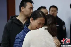 山西晋城：夫妻报案24年终与亲生女儿团圆图片