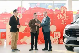 援助被困山路司机 重庆好人获长安福特点赞图片