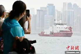 “雪龙2”号访港 香港市民惊叹大国重器宏伟壮观图片