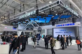 高电压 高电量 力神新一代“双高”工商业一体柜产品LS-C417K亮相图片