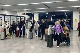 2025年春节上海吴淞口国际邮轮港迎来客运高峰，他们切实做好邮轮保障工作图片