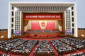 全国人大常委会工作报告：初审治安管理处罚法修订草案，高空抛物等行为纳入图片