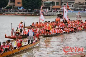 图集｜广州荔湾第59届“沙溪景”开赛，广佛29支龙舟队集结竞渡图片
